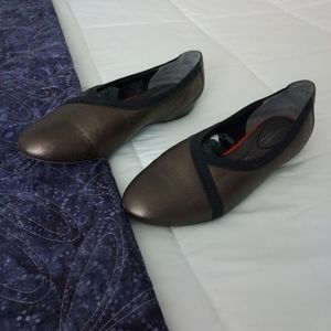 EUC Rockport total motion flats, greenish bronze, 7.5